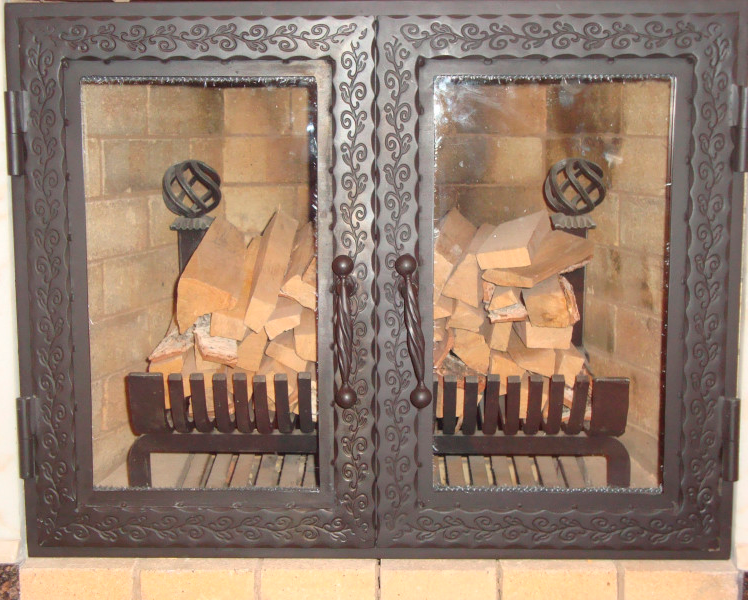 Каминная дверь с покрытием под бронзу фото в Новосибирске